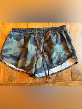 Old Navy Active Camo Workout Shorts Womens Small